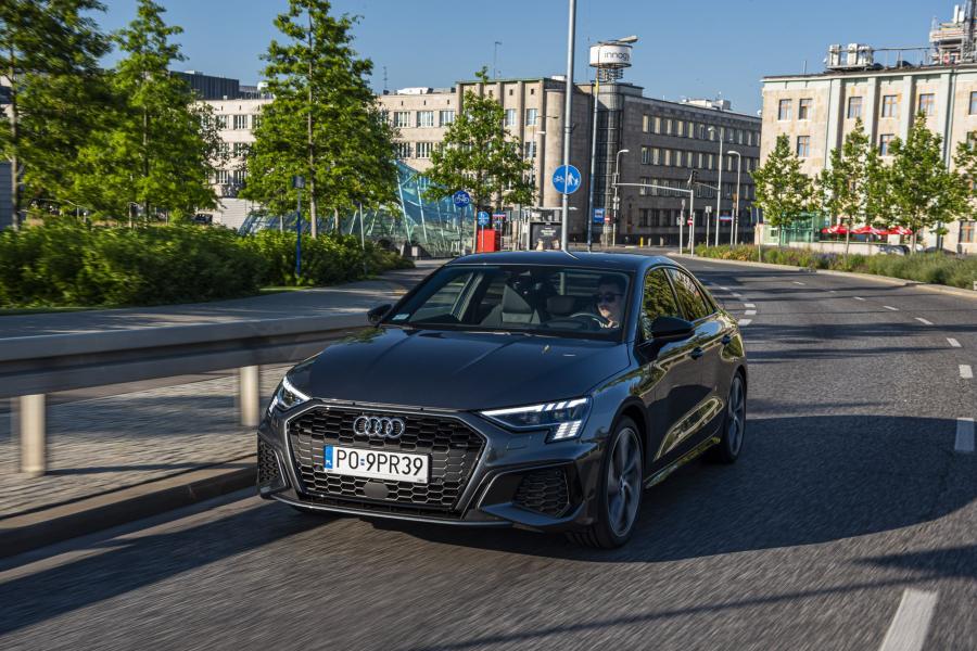  Audi A3 Sedan 35 TFSI S-Line 2020 года  (WW) (фото 3 из 40)